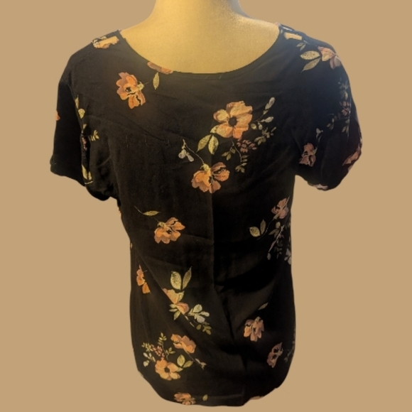 EUC SO Black Floral Short Sleeve Shirt Top Blouse Size Medium 100% Rayon - Picture 4 of 5